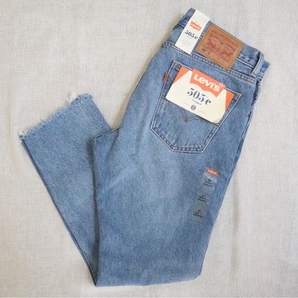 Levis 505 Cropped Raw Hem Slim Straight Jeans NEW - Picture 1 of 11